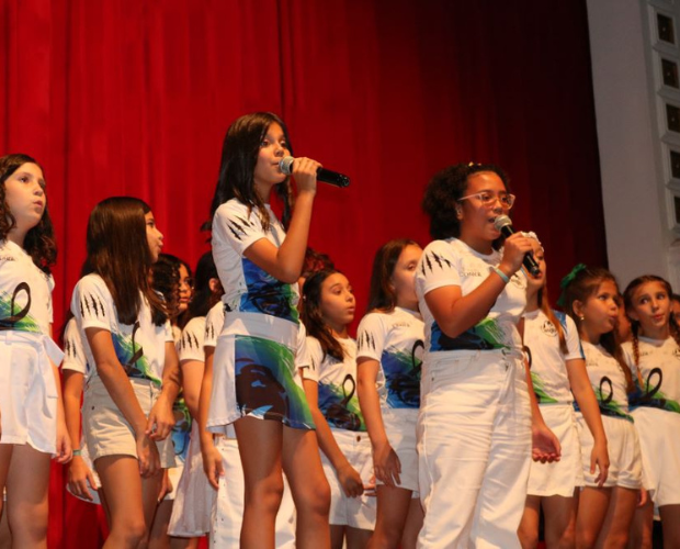 Coral EnCanto do Colgio Anglo se apresenta no Teatro Municipal de Pouso Alegre